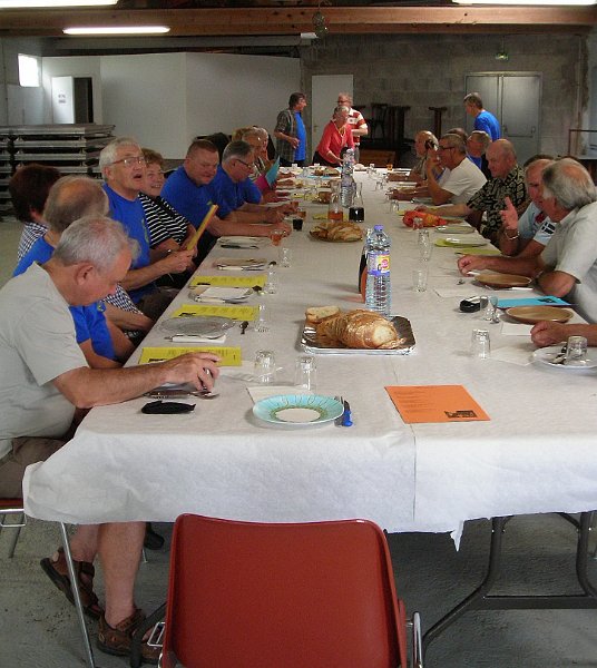 2012-06-27 32 Et maintenant a table.JPG